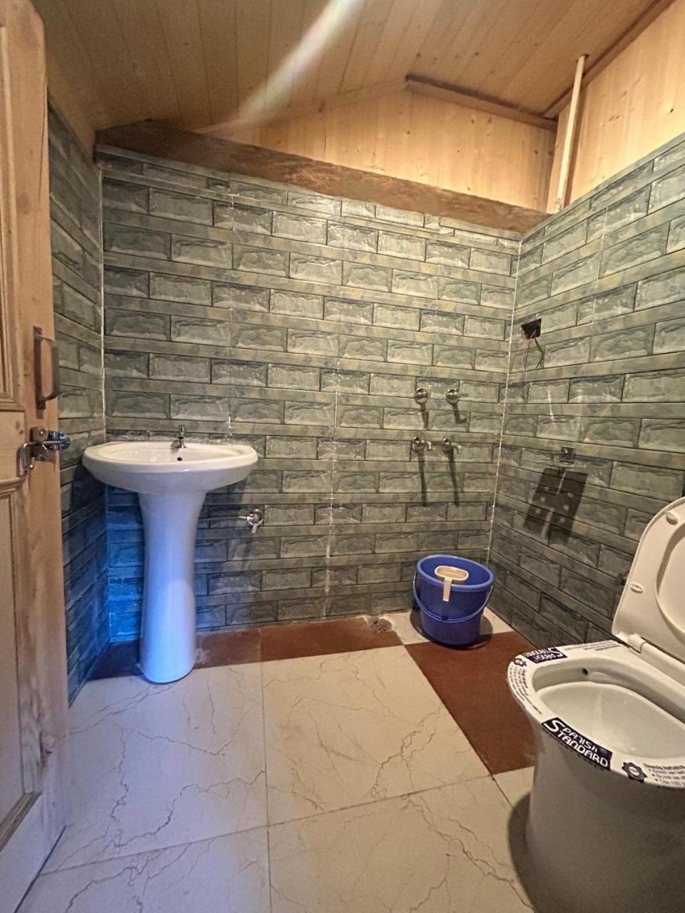 Lord Shiva Dimension Hotel Tosh Ngoại thất bức ảnh