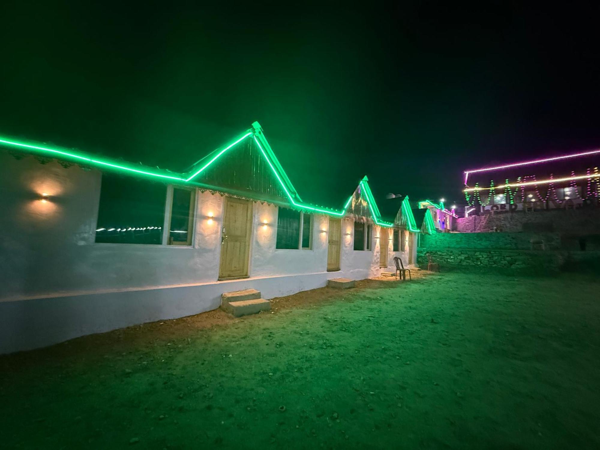 Lord Shiva Dimension Hotel Tosh Ngoại thất bức ảnh