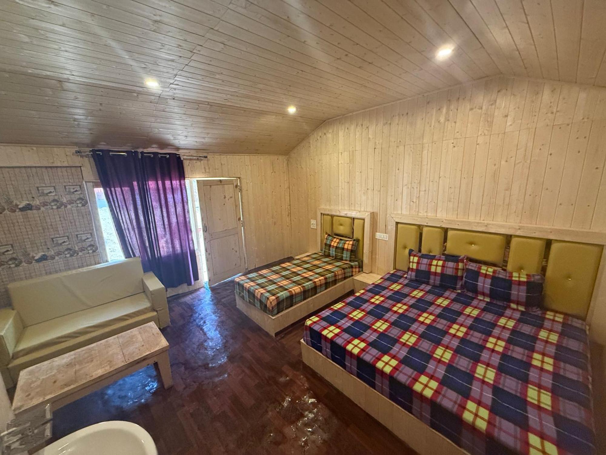 Lord Shiva Dimension Hotel Tosh Ngoại thất bức ảnh